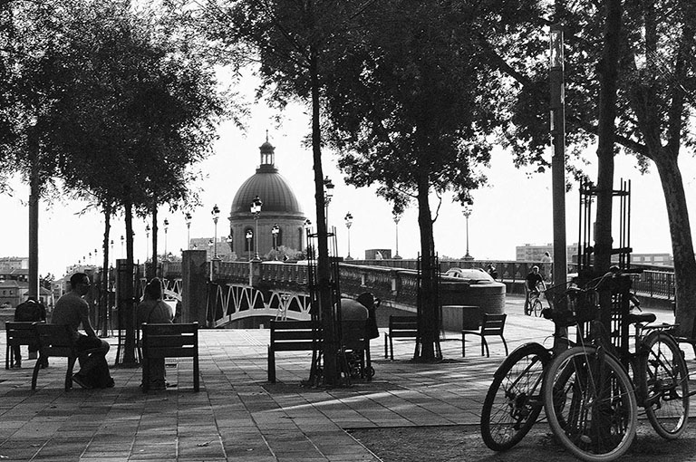 Photo en noir et blanc de Toulouse