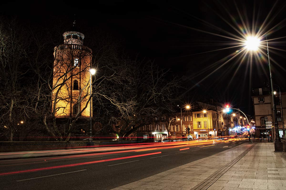 photo de nuit urbaine à Toulouse
