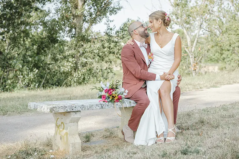 Instant précieux des mariés capturé par une photographe de mariage dans le Tarn, proche de Toulouse