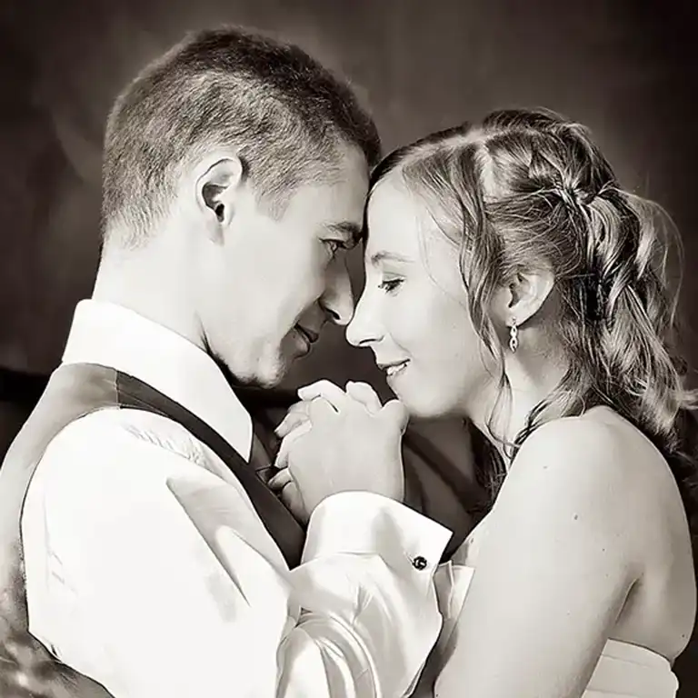 À chaque mariage à Castres, je m’attache à saisir ce qui échappe au regard.