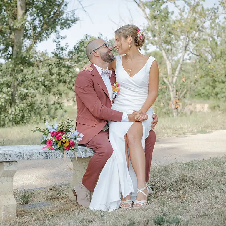 Photographe à Graulhet, au cœur du Tarn, capturant mouvements, perspectives et détails uniques de votre mariage.