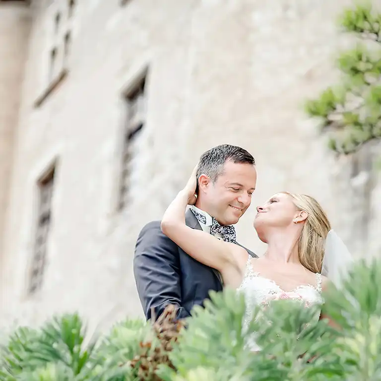 Mariage romantique au Château de Mauriac avec vue sur les vignobles du Tarn