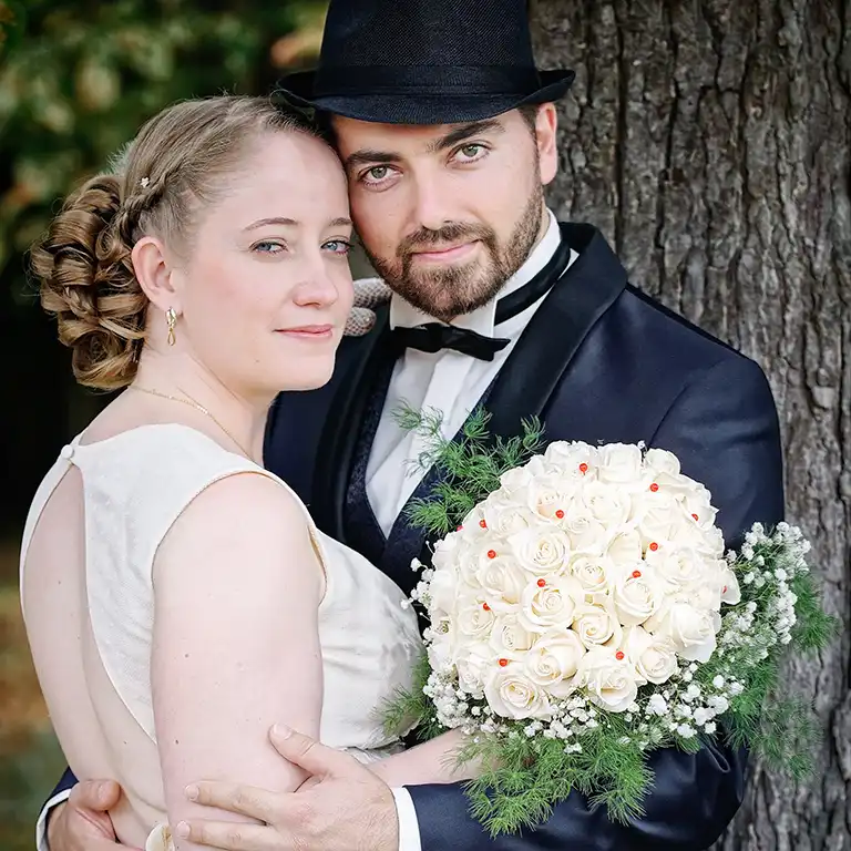 Portraits de couple lors d'un mariage en Aveyron : reportage authentique pour des souvenirs uniques.