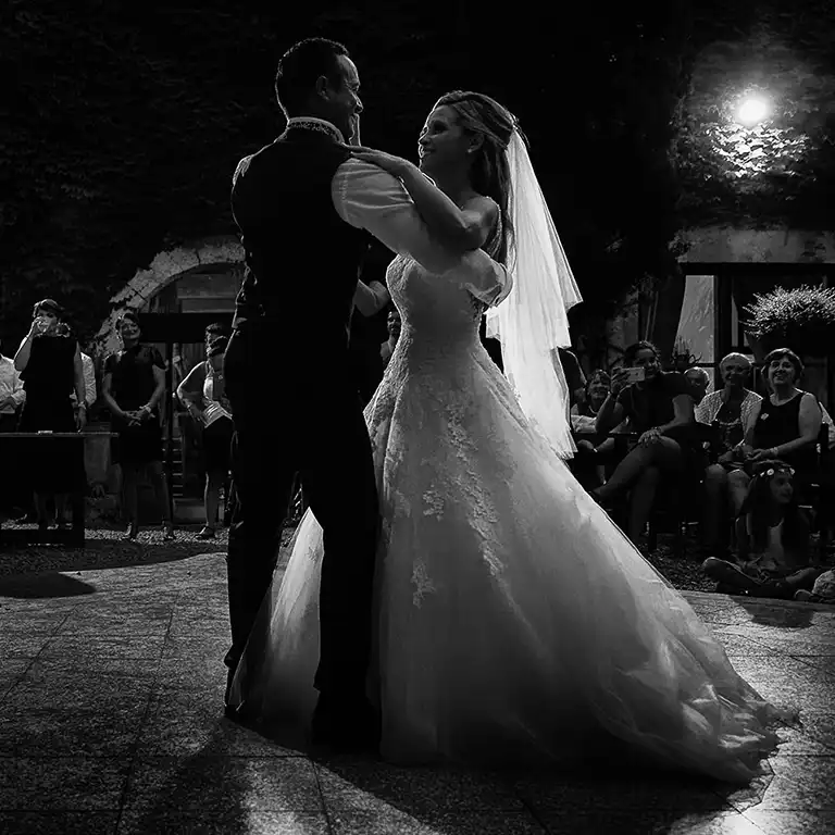 Photographe de mariage à Graulhet, du vin d'honneur à la soirée, des images nettes et fortes pour chaque instant.