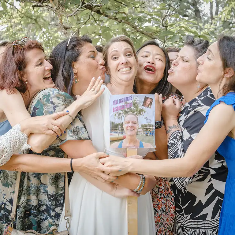 Le vin d'honneur lors d'un reportage de mariage dans le Tarn-et-Garonne, regard artistique et naturel